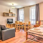 Ξενοδοχείο με διαμερίσματα City Central Apartments 4*