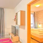 Ξενοδοχείο με διαμερίσματα City Central Apartments 4*