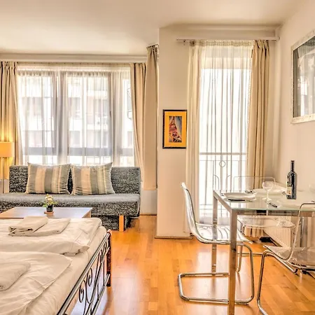 City Central Apartments מלון דירות 4*