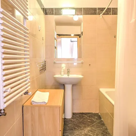 City Central Apartments מלון דירות 4*