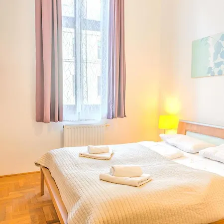 Aparthotel City Central Apartments 4*